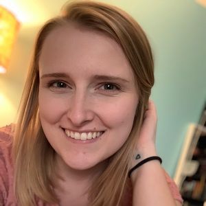 Meet your Posher, Becca